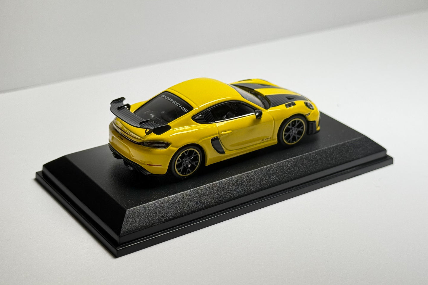 Minichamps: Porsche 718 Cayman GT4 RS - Limited Edition