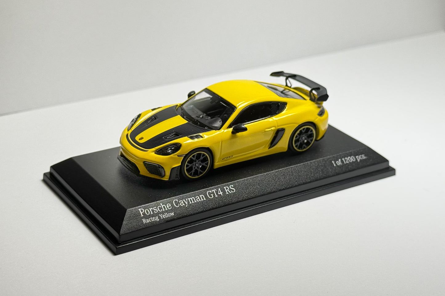 Minichamps: Porsche 718 Cayman GT4 RS - Limited Edition
